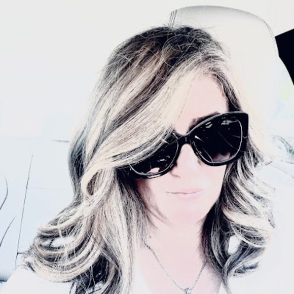 Meet your Posher, Stephanie - Picture 1 of 1